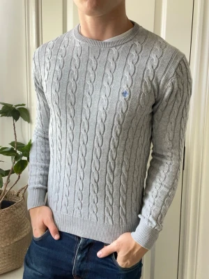 Morris tröja 100% prima cotton  - Morris tröja 100% prima cotton, Inga defekter! Modellen i bilderna är 180 cm 75 kg och bär Storlek S, Kom med frågor! 🌟 (Kan gå ned i pris vid köp av paket 😉) 