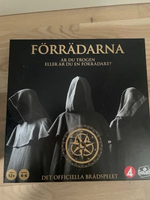Förrädarna spel - Säljer det officiella brädspelet Förrädarna från Goliath. Spelat det en gång och allt finns kvar i orginalförpackning. 