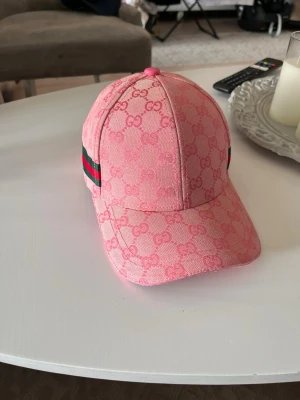 Keps  - Snygg rosa keps, perfekt för sommaren🤩