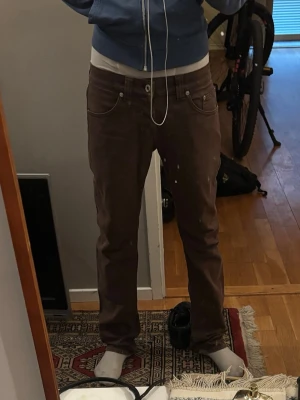 DonDup  - Säljer Ett par mörksvartbruna DonDup jeans som är i storlek 30/30 