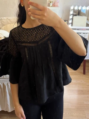 Svart spetsblus från New Look - Nästan helt nytt skick 
