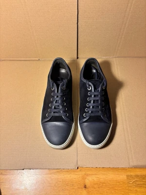 Lanvin Dbb1 Nappa Cap Toe Sneaker Navy 39 - Fint skick, Nypris ~5000kr, 100% äkta, (UK5/EU39 Lanvin)