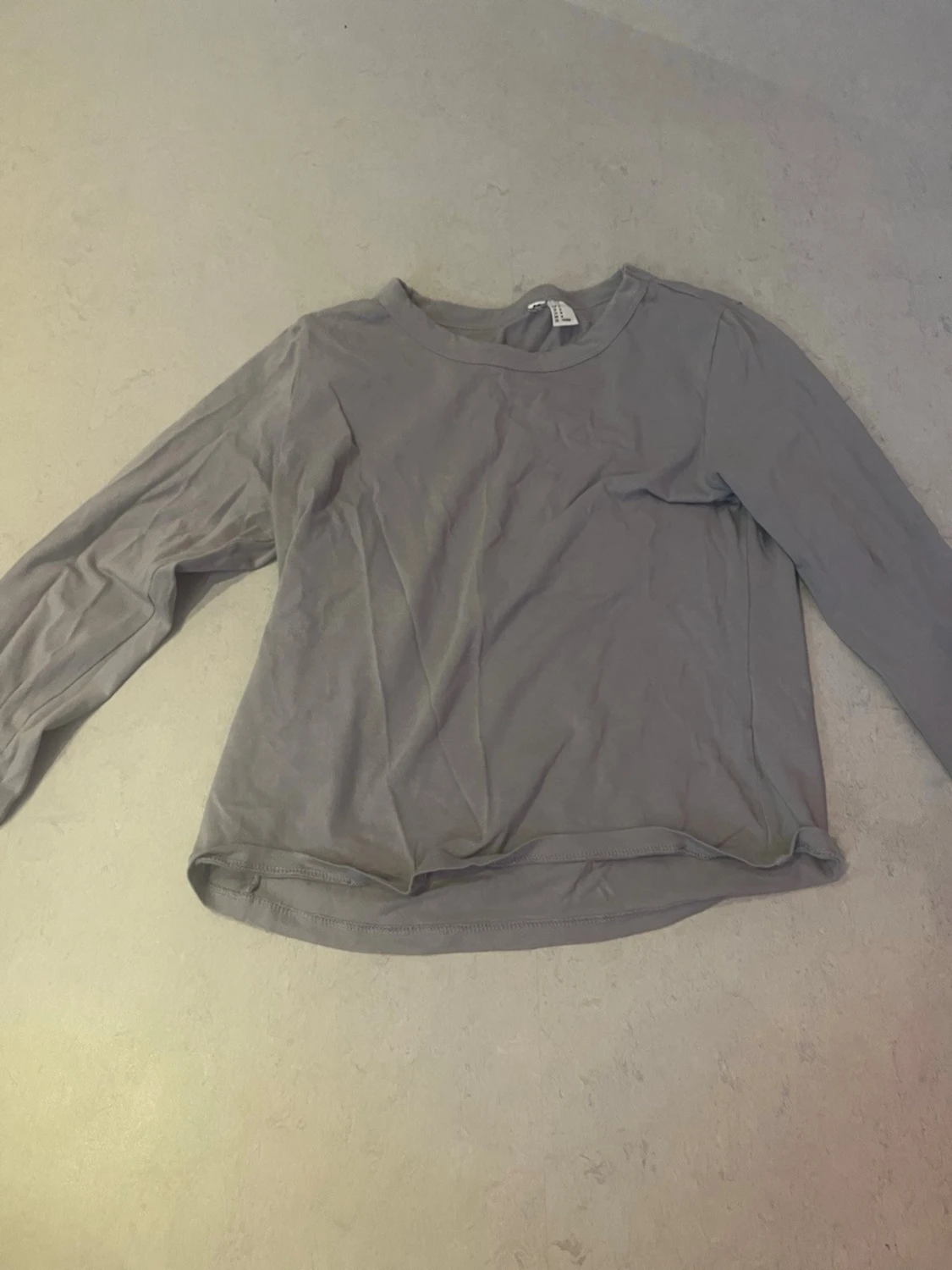 Grå långärmad topp