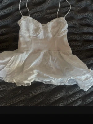 Populär zara topp - Jätte fin men passar tyvärr inte, skriv vid frågor!