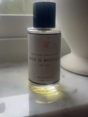 Curiosa Bad and Boujee parfym  - Använt så mycket som syns på bilden, luktar jättegott