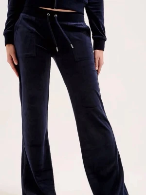 Mörkblå juicy byxor  - Mörkblå mjukisbyxor från juicy, säljer dem då dem inte kommer till användning längre, Fint skick. Skriv för frågor.