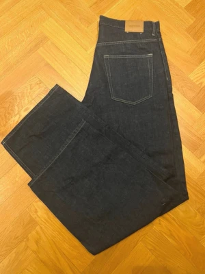 Weekday Astro baggy loose jeans - Baggy jeans från weekday, raw denim, använd endast fåtal gånger, W32/L32