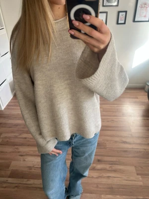 Beige stickad tröja - Fina stickad tröja från Gina💕