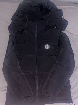 Trapstar puff jacka - Säljer En trapstar jacka på grund av att den inte används längre och har ingen nytta av den. Den är storlek S men passar M. Pris kan diskuteras