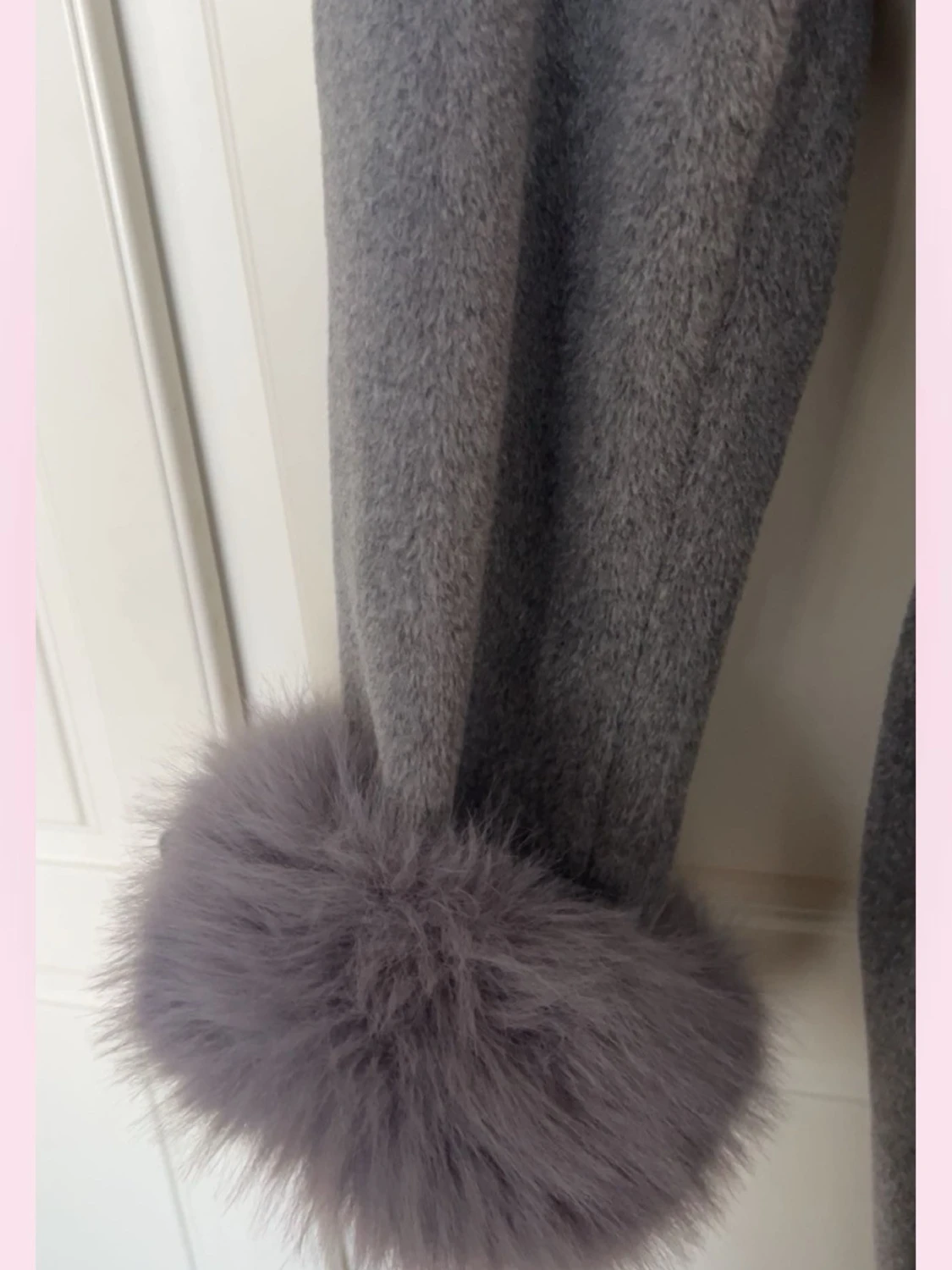 Grå lång kappa med päls arm - 2