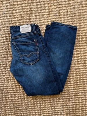 Replay jeans - Nytt skicka org pris på runt 1400kr. Vi säljer för 350kr dunder deal!