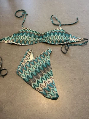 Bikini - Bikini i missoni liknande mönster 💙
