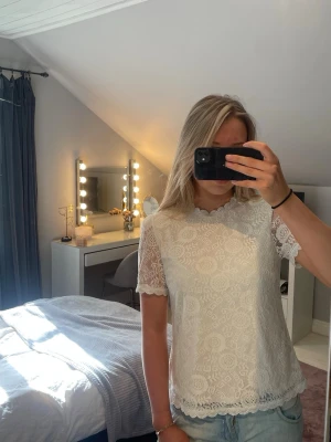 Spetsblus - Söt blus i spets🥰 Endast använd ett fåtal gånger!