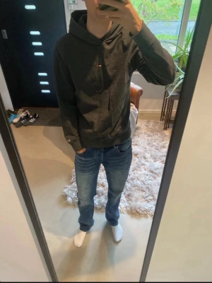 Tommy jeans hoodie - Säljer en fet hoodie från tommy jeans, pris kan diskuteras vid snabb affär