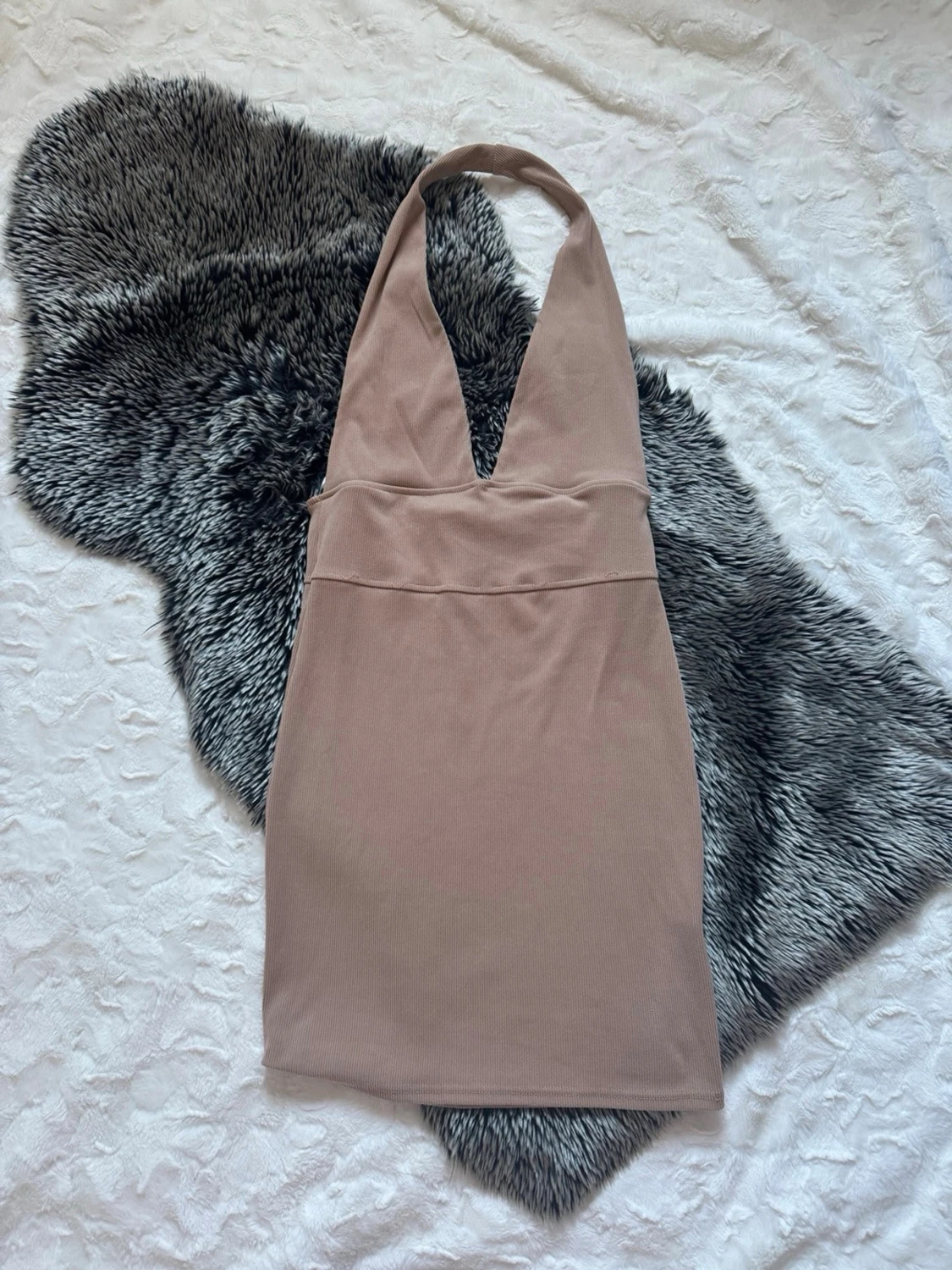 Beige halterneck kortklänning