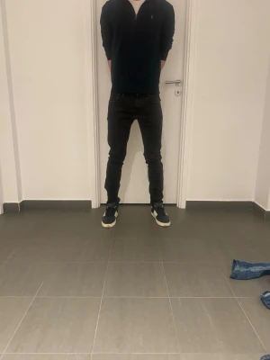 Replay Anbass jeans - Säljer nu dessa feta Replay Anbass jeans, skriv för fler bilder/fågor😊