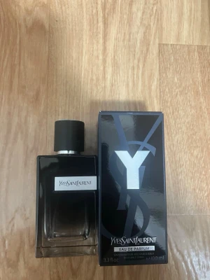 Yves Saint Laurent Y Eau de Parfum - 50ml kvar i flaskan. 