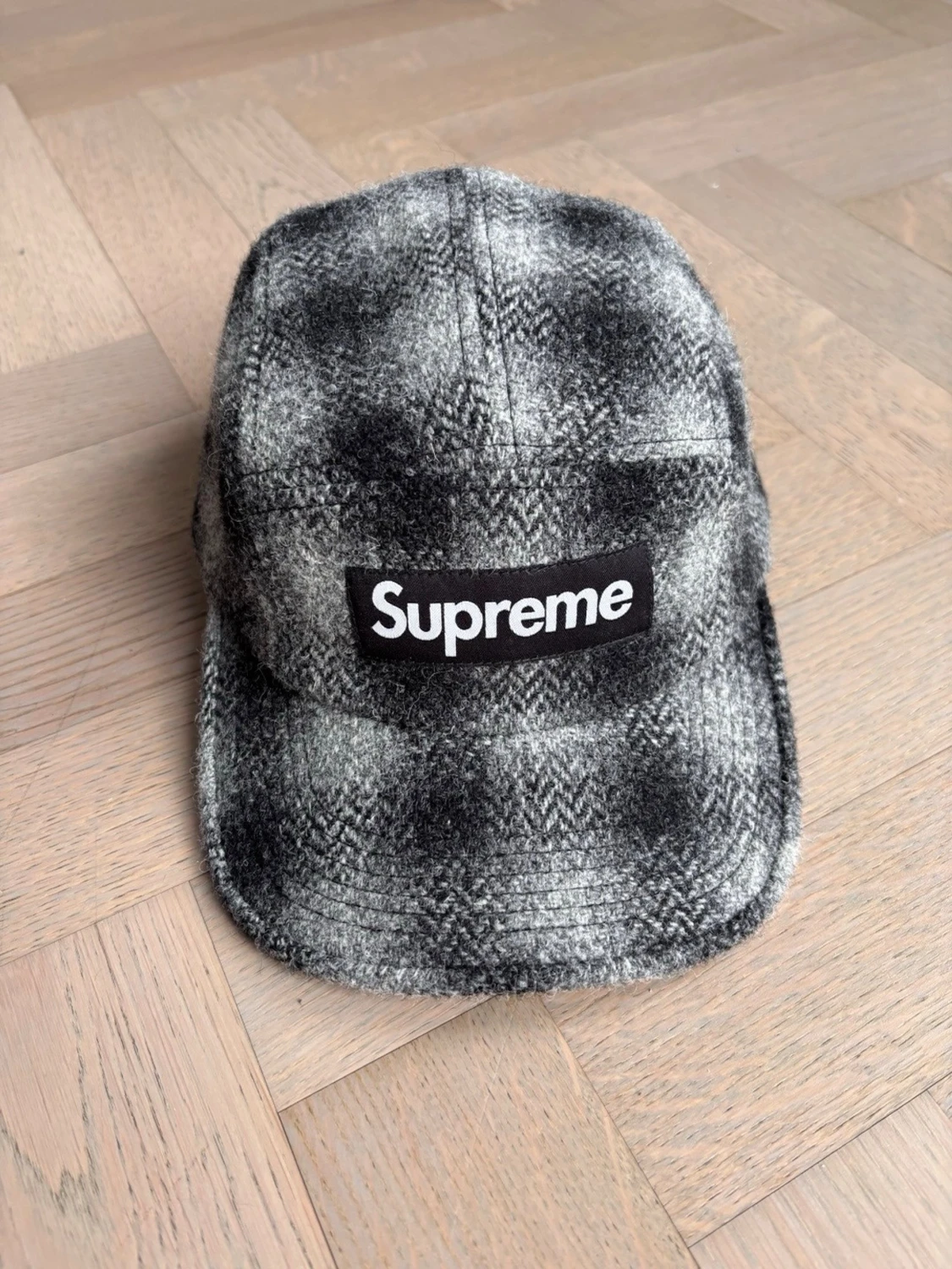 Supreme x Harris Tweed keps