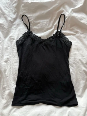 Intimissimi Linne - Pretty Flowers Modal Top, storlek S. Använd 2 gånger.