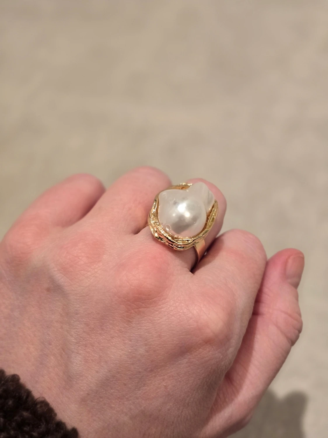 Statementring med stor pärldetalj - 1