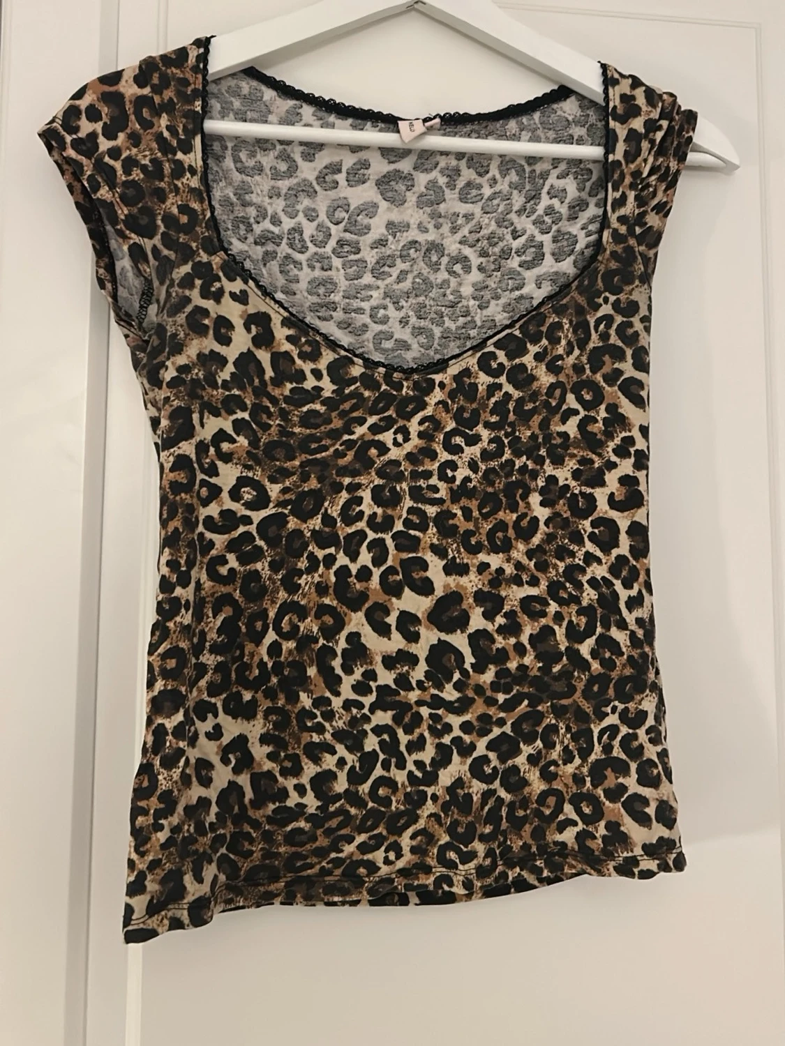 Leopardmönstrad topp