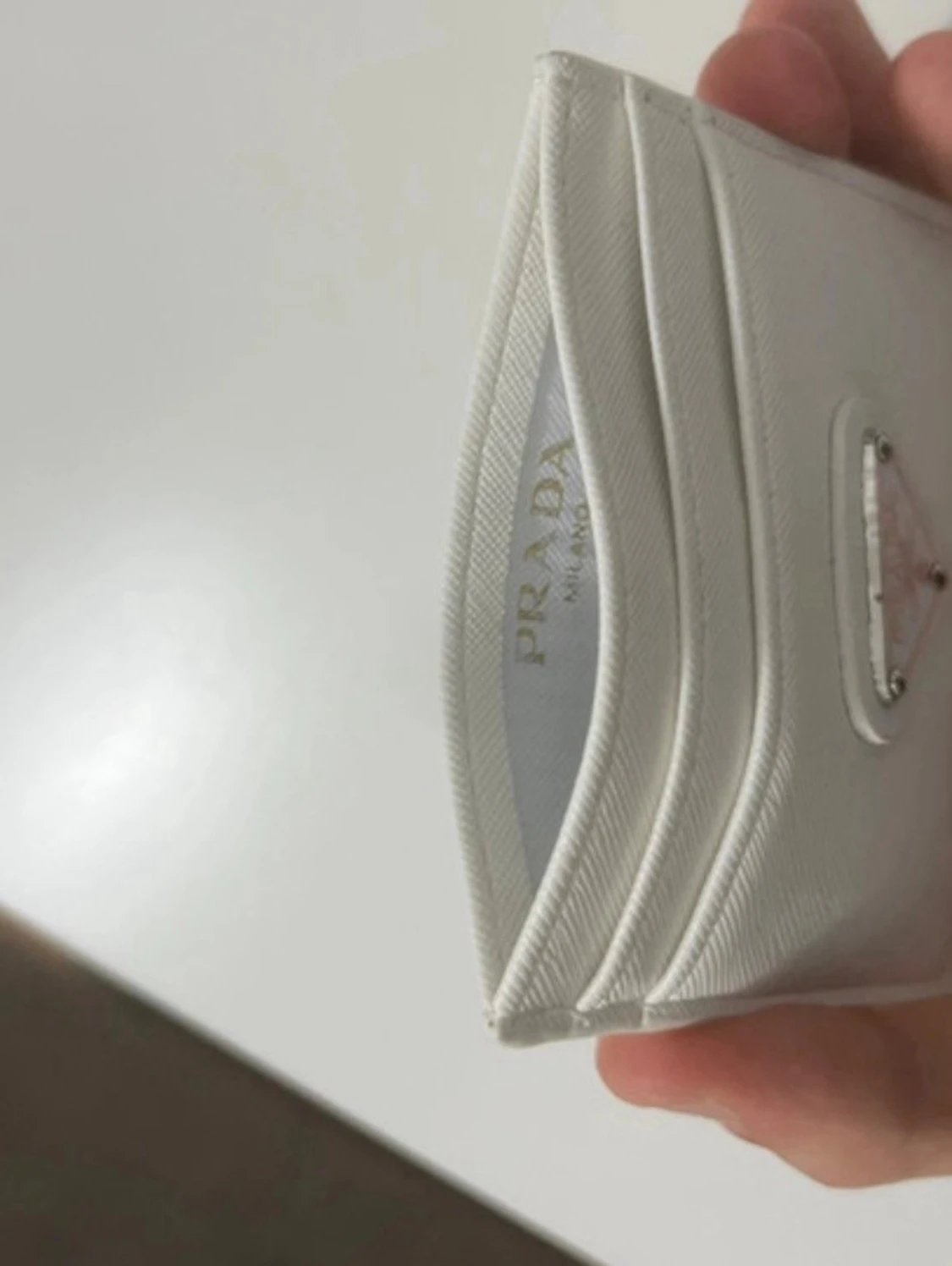 Vit kortfodral från Prada - 2