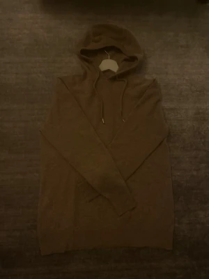 Kahsmir/merino hoodie - Tja! Säljer denna riktigt sköna kashmir/merino hoodie. Helt ny självklart äkta