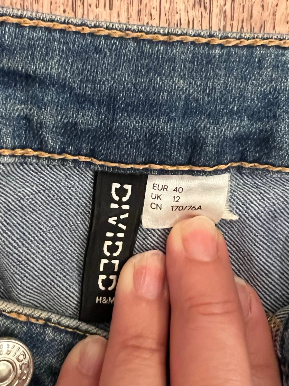 Blå slitna skinny jeans med hål - 2