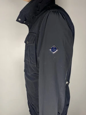 J.Lindeberg field jacket  - En riktig snygg och trendig J.Lindeberg field jacket i topp skick, storlek L, vid frågor är de bara att skriva // Gramenti 