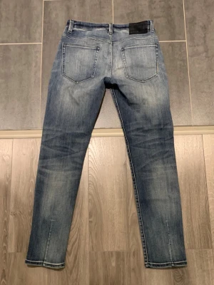 Neuw Archive Washed Faded Jeans - Tjena säljer dessa par riktigt snygga jeans från Neuw Stockholm med utmärkt fade och wash. Jeansen är i storlek w31 L32 one of a kind, skriv gärna vid intresse!