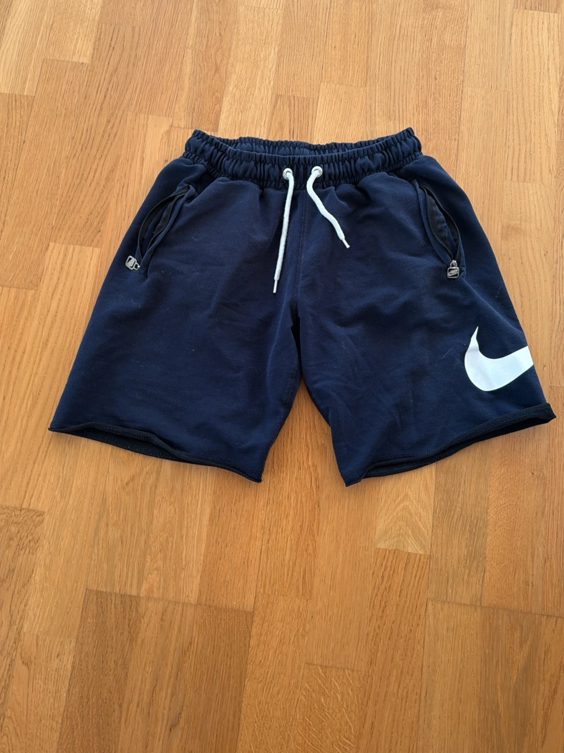 Marinblå Nike shorts med snörning