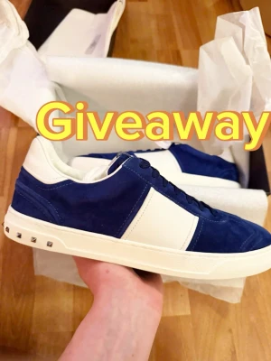 Valentino flycrew - Valentino flycrew storlek 43 ✅ för att delta lika denna annons och FÖLJ detta konto! Vinnaren utses när vi nått 70 följare ✅🥇