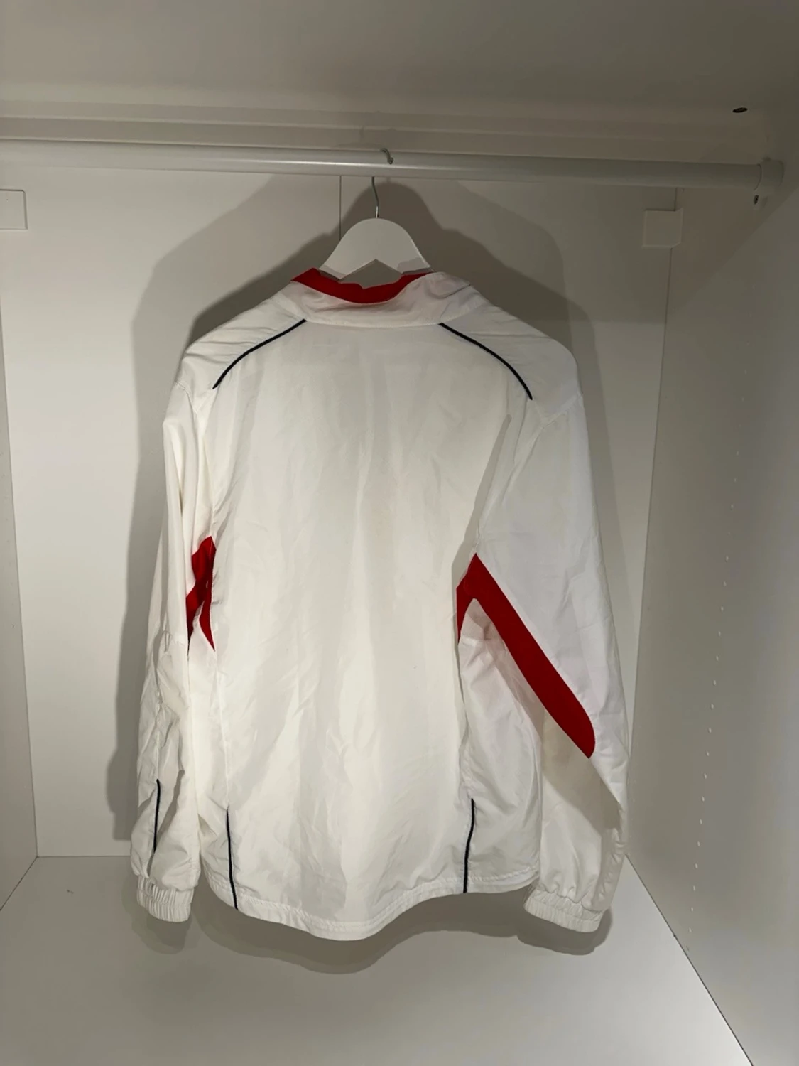 Vit röd jacka  - 2