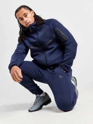 Marinblå mjukisbyxor från Nike - Jag säljer ett Nike Tech set i marinblått från Nikes egna hemsida. Byxorna är i storlek XS, och hoodien är i storlek S. Skriv för fler bilder eller funderingar.