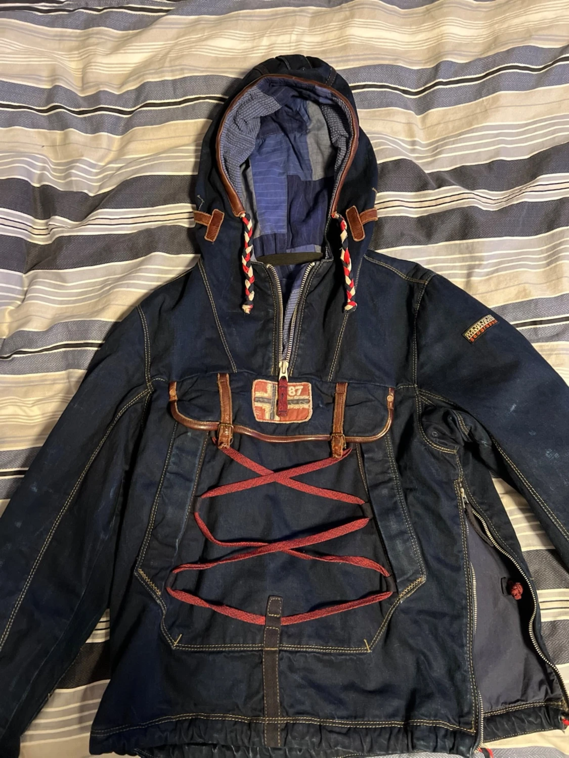 Mörkblå vindjacka från Napapijri 1/1