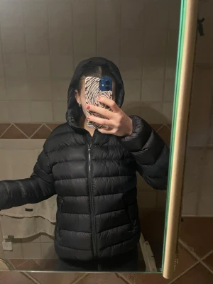 Colmar Originals Jacka - Säljer denna jacka, perfekt till våren 🌸 Inga tecken på användning och storleken står inte då jag måste ha klippt bort lappen där de stod, men jag upplever den som en XS men kan också passa en S. Pris går att diskutera. 