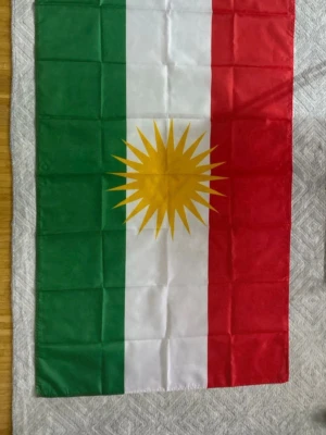 Kurdistan flaggor - Säljer 20st Kurdistanflaggor för 65kr/st. Längd: 88cm  Bredd: 147cm. Bra att ha under studenten eller vill hänga upp det. Meddela vid frågor :)