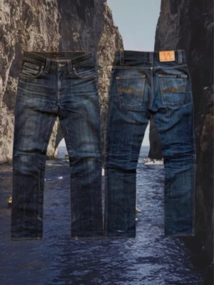 Nudie Jeans - Snygga mörkblå jeans från Nudie Jeans. Modellen är slim Jim. W28 L32. Mycket bra skick! Hör av vid frågor!