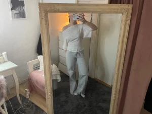 Straight jeans - Använda litegrann men bra skick💕💕 Kontakta mig för fler bilder🤗🤗står 42 eller något stort men passar M :)