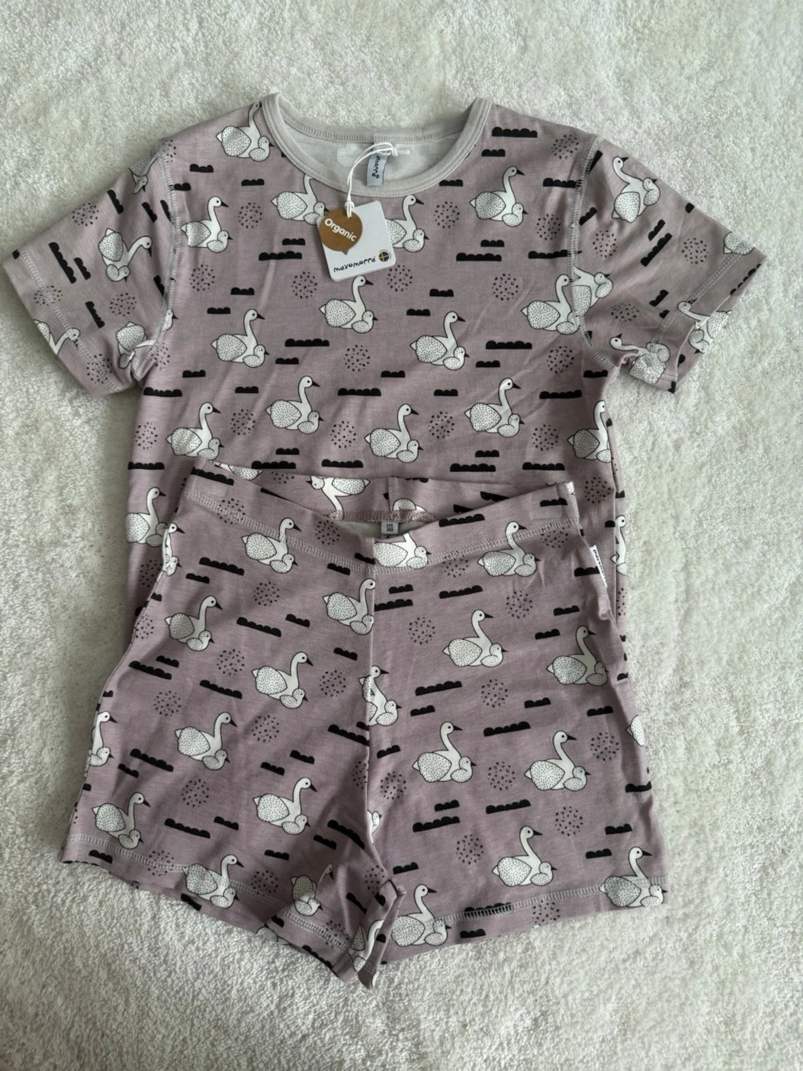 Lila pyjamas med svanmönster - 1