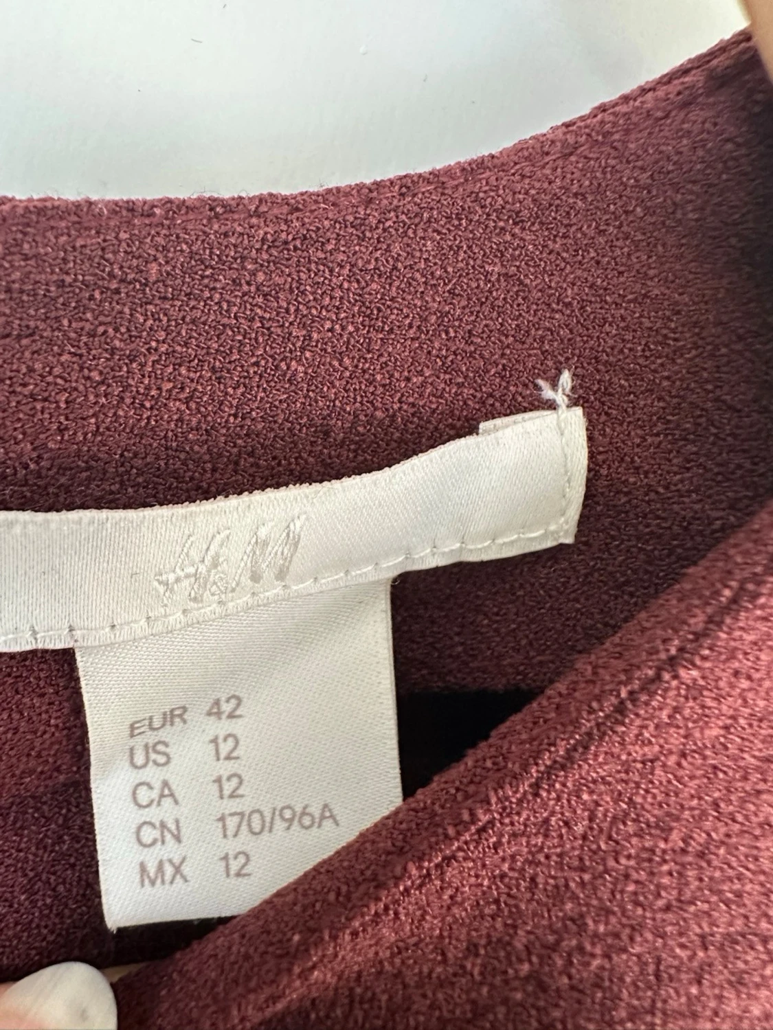 Vinröd H&M klänning, storlek 42 - 4