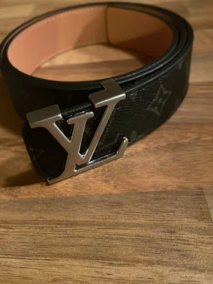 Zara - Skickar inom en dag hör av er vid frågor eller funderingar