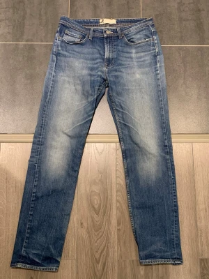 Faded Washed Archive Dressman Jeans - Säljer dessa tvärfeta jeans från dressman med en snygg fade i storlek W33 L32. Skriv gärna vid intresse!
