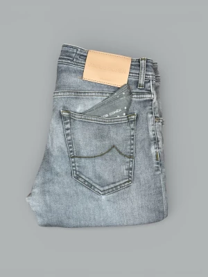 Jacob Cohën "NICK SLIM" Jeans - • The garment has been gently used and is in very good condition  • Size: W30  • Retail price: 5500 SEK / 522€  • Comes with original Jacob Cohen branded pocket square