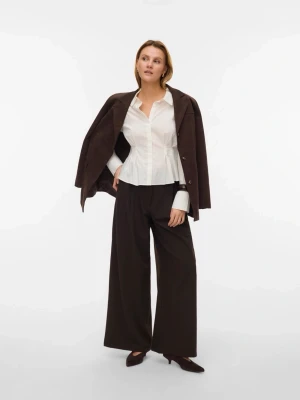 Vit figursydd skjorta  - Jätte fin vit figursydd skjorta från veromoda, endast använd 1 gång  