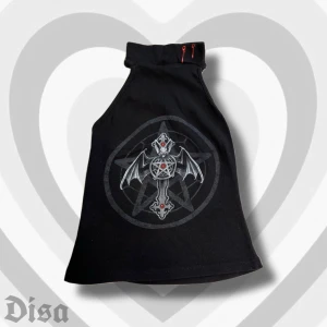 gothic halterneck - skitsnygg halterneck-topp. för liten på mig tyvärr. står storlek M men skulle säga att den sitter som en S. knappt använd.