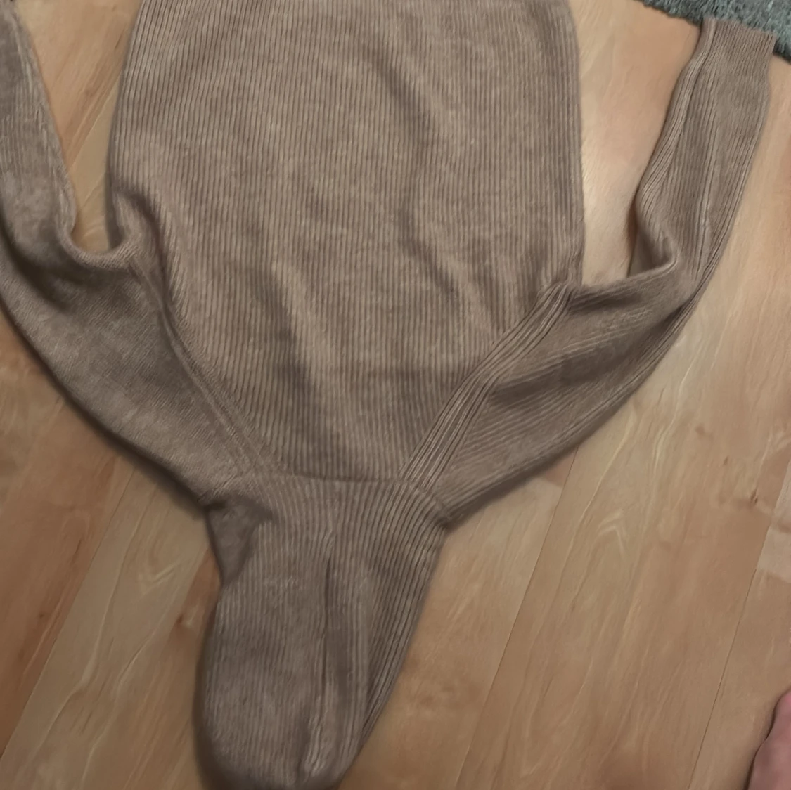 Beige stickad hoodie med dragkedja - 1