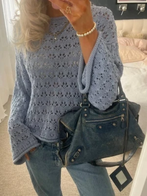 Stickad tröja - Jättefin hålstickad tröja från stradivarius men de finns liknande från Gina. Första bilden är lånad