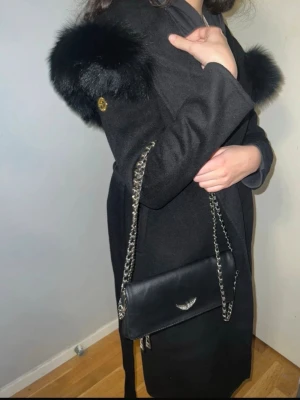 Zadig & Voltaire väska  - Snygg svart handväska i läderimitation , jätte fin och helt oanvänd 💗