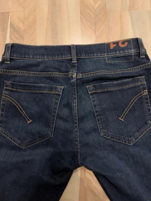 Dondup George | W31 - Dondup George | storlek 31 | populäraste modellen | fet färg | hör av er vid minsta lilla fråga